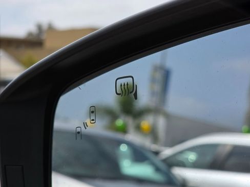 Used 2017 Subaru Crosstrek 2.0i Limited image 32