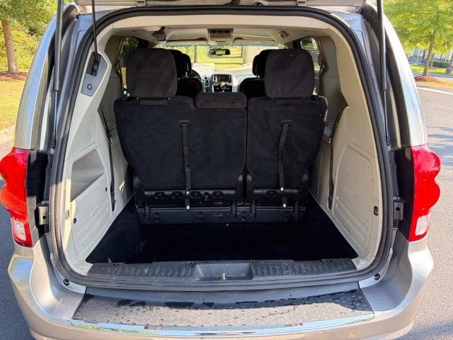 Used 2016 Dodge Grand Caravan SXT w/ UConnect Hands-Free Group FWD image 23