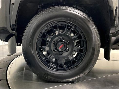 Used 2024 Toyota Tacoma SR5 AWD/4WD image 9