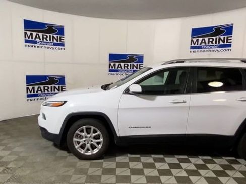 Used 2018 Jeep Cherokee Latitude FWD image 7