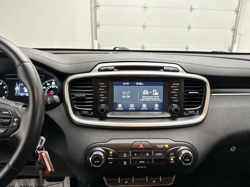Used 2017 Kia Sorento FWD w/ LX Convenience Package image 27