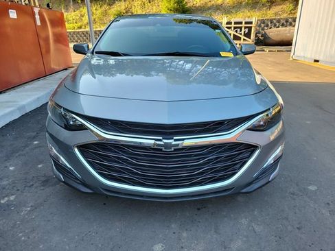 Used 2025 Chevrolet Malibu RS FWD image 2