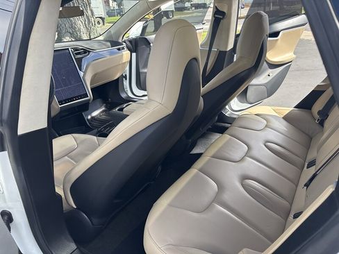 Used 2015 Tesla Model S 70 RWD image 28