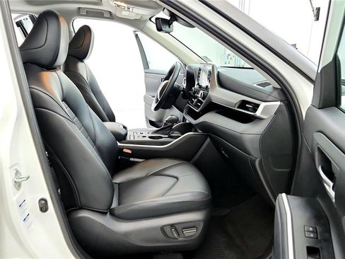 Certified 2022 Toyota Highlander XLE image 26