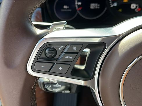 Used 2023 Porsche Cayenne image 12