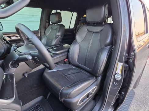 Used 2022 Jeep Wagoneer Series I w/ Convenience Group I AWD/4WD image 15