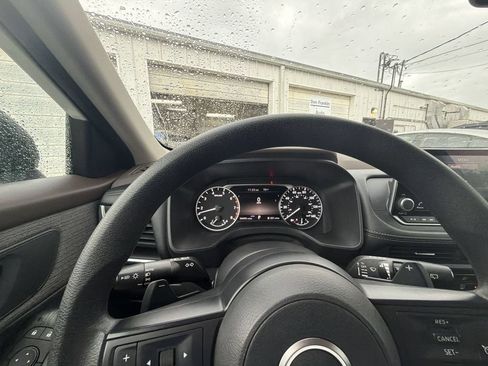 Used 2023 Nissan Rogue S AWD/4WD image 15