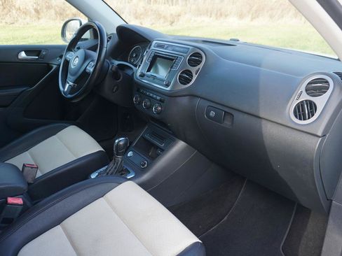 Used 2016 Volkswagen Tiguan S FWD image 11