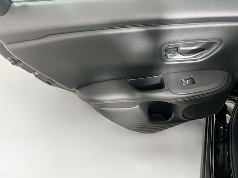 Used 2025 Honda HR-V Sport image 25