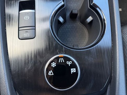 Certified 2025 Nissan Rogue SV image 31