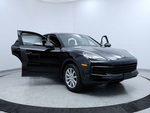 Used 2021 Porsche Cayenne w/ Driver Memory Package image 12