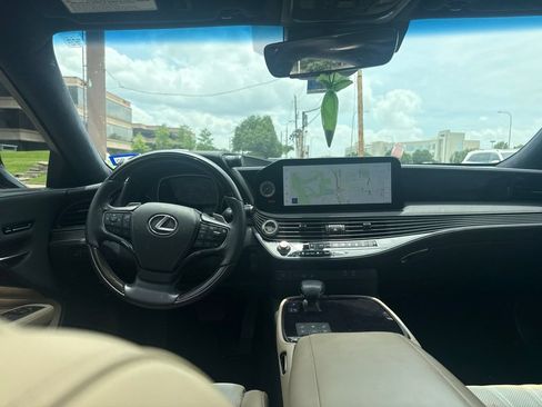 Used 2023 Lexus LS 500 w/ Interior Upgrade Package RWD image 20