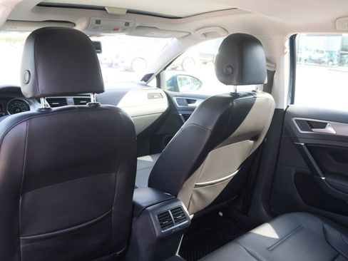 Used 2015 Volkswagen Golf 4-Door image 16