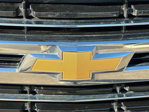 Used 2024 Chevrolet Suburban LT image 41