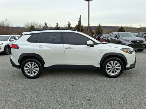 Certified 2022 Toyota Corolla Cross LE image 7