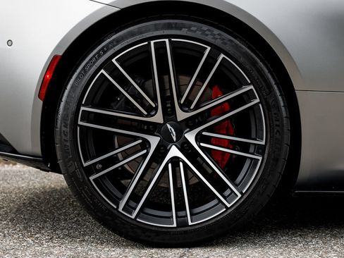 Used 2024 Aston Martin DB12 Coupe RWD image 18