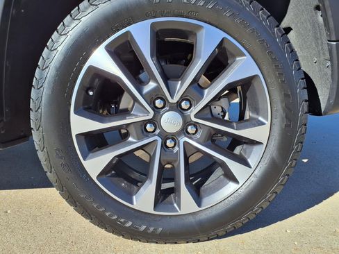 Certified 2024 Jeep Grand Cherokee Limited w/ Black Appearance Package image 37