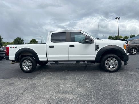 Used 2017 Ford F250 XL w/ Power Equipment Group AWD/4WD image 4