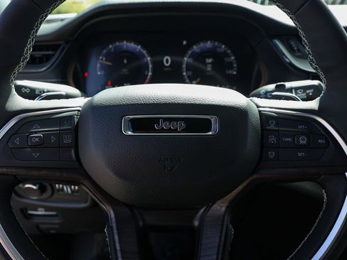 New 2026 Jeep Grand Cherokee Altitude image 25