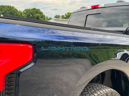 Used 2024 Ford F150 Lightning Platinum AWD/4WD image 21