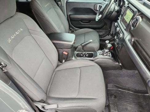 Used 2019 Jeep Wrangler Unlimited Sahara AWD/4WD image 12