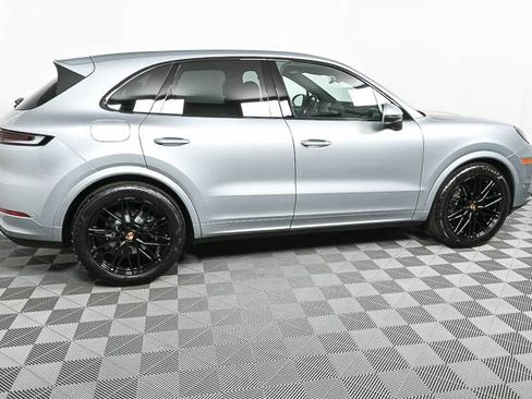 Certified 2025 Porsche Cayenne image 27