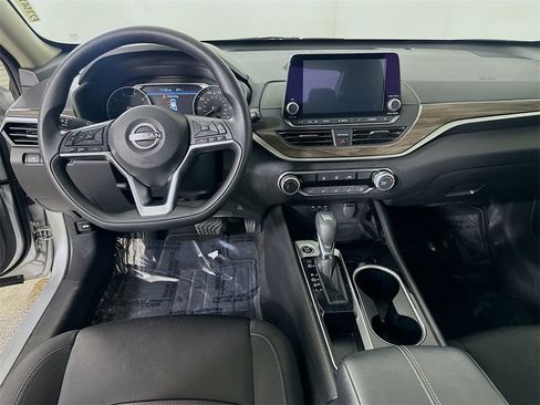 Used 2024 Nissan Altima 2.5 SV image 13