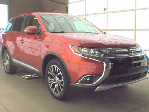 Used 2016 Mitsubishi Outlander SE AWD/4WD image 3