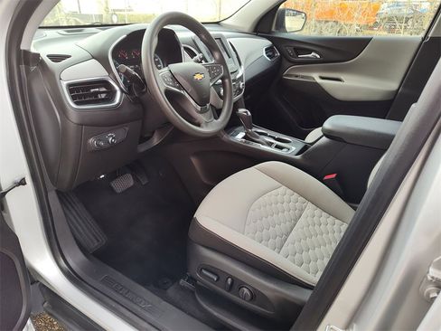 Used 2021 Chevrolet Equinox LS image 2