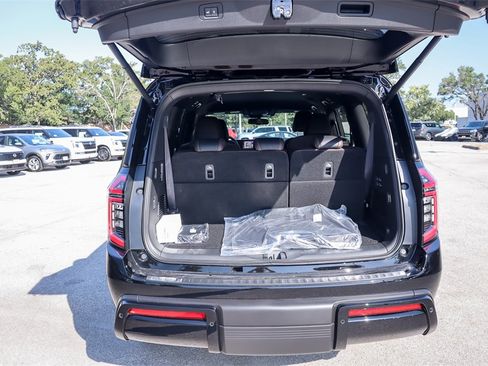 New 2025 Nissan Armada SL w/ Captain's Chari Seat Package image 24