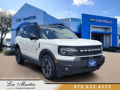 Used 2025 Ford Bronco Sport Outer Banks w/ Outer Banks Tech Package+ AWD/4WD image 2