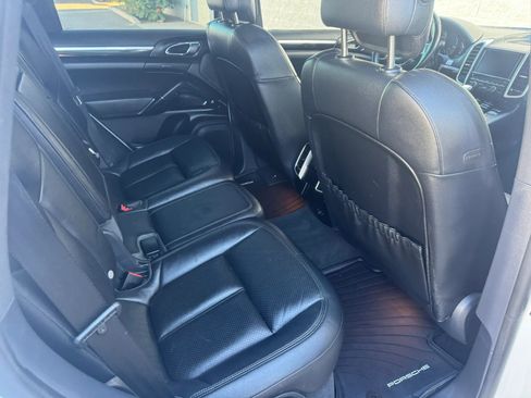 Used 2016 Porsche Cayenne Diesel AWD/4WD image 16