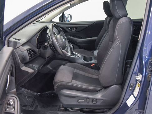 Used 2025 Subaru Outback Premium AWD/4WD image 2