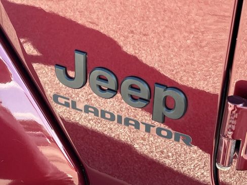 Used 2021 Jeep Gladiator Sport image 30