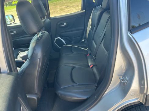 Used 2019 Jeep Renegade Latitude w/ UConnect 8.4 Nav Group AWD/4WD image 16