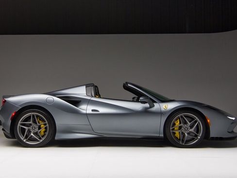 Used 2021 Ferrari F8 Tributo RWD image 13