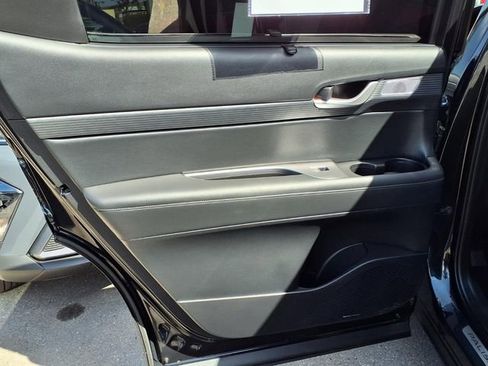 Used 2023 Hyundai Palisade Limited FWD image 8