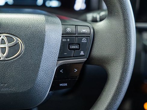 Used 2025 Toyota Camry LE image 23