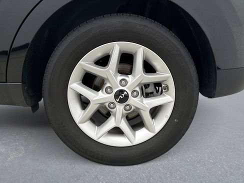 Used 2025 Kia Soul LX w/ LX Technology Package FWD image 20
