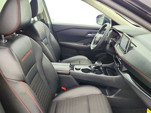 Used 2025 Nissan Rogue SV image 23