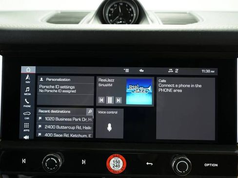 Certified 2022 Porsche Macan AWD/4WD image 17
