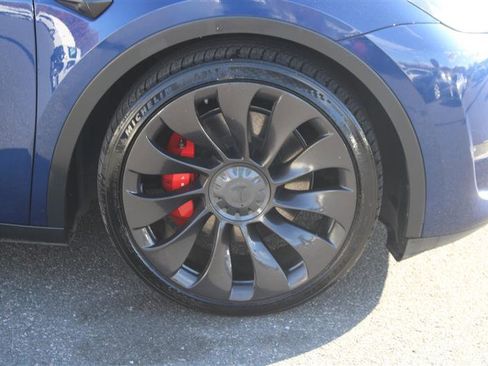 Used 2022 Tesla Model Y Performance image 10