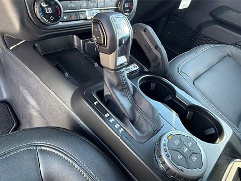 New 2025 Ford Bronco Badlands image 24