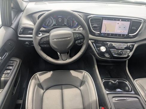 New 2027 Chrysler Pacifica Limited FWD image 28