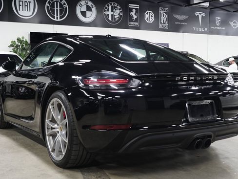 Used 2021 Porsche 718 Cayman RWD image 3