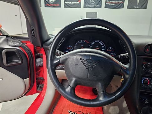 Used 1997 Chevrolet Corvette Coupe w/ Memory Pkg image 27