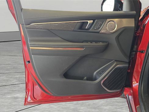 Used 2025 Buick Enclave Avenir w/ Super Cruise Package image 24