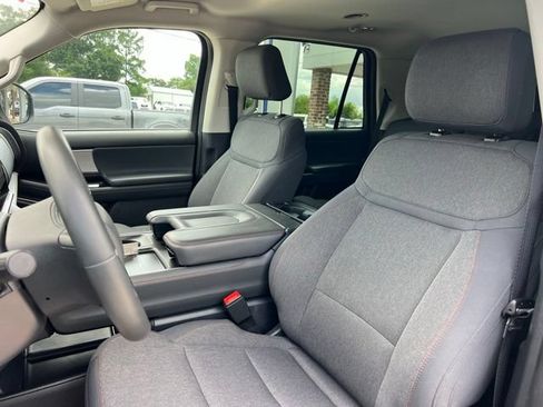 Used 2025 Ford Expedition Active AWD/4WD image 13