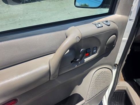 Used 2004 GMC Safari Passenger RWD image 14