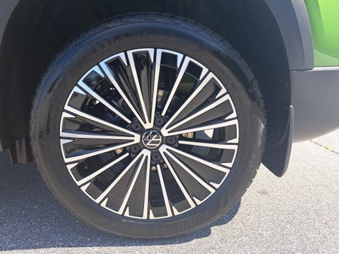 New 2026 Volkswagen Taos SE FWD image 30
